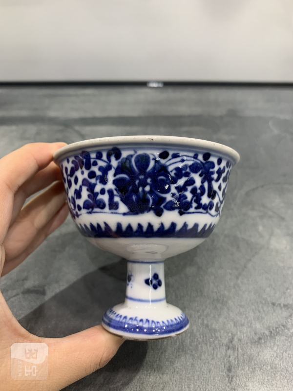 清乾隆青花缠枝花卉纹高足杯 - 图3